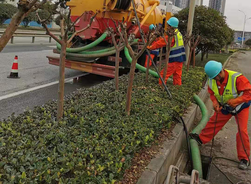 龙河镇市政管道清淤